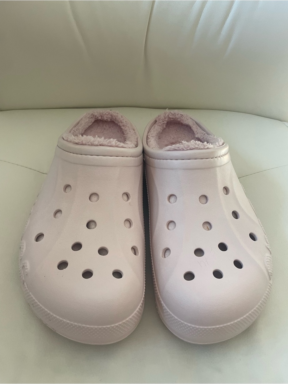 Women’s Crocs  Plush-Lined Slip-On Clogs‎ in Light Pink Size 10